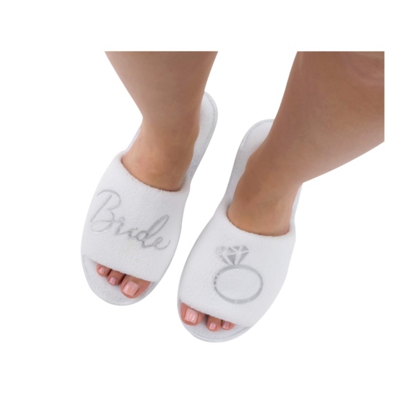 ABOUT FACE DESIGNS WHITE BRIDE/RING SLIPPERS NWT ONE SIZE FITS MOST - Picture 2 of 7